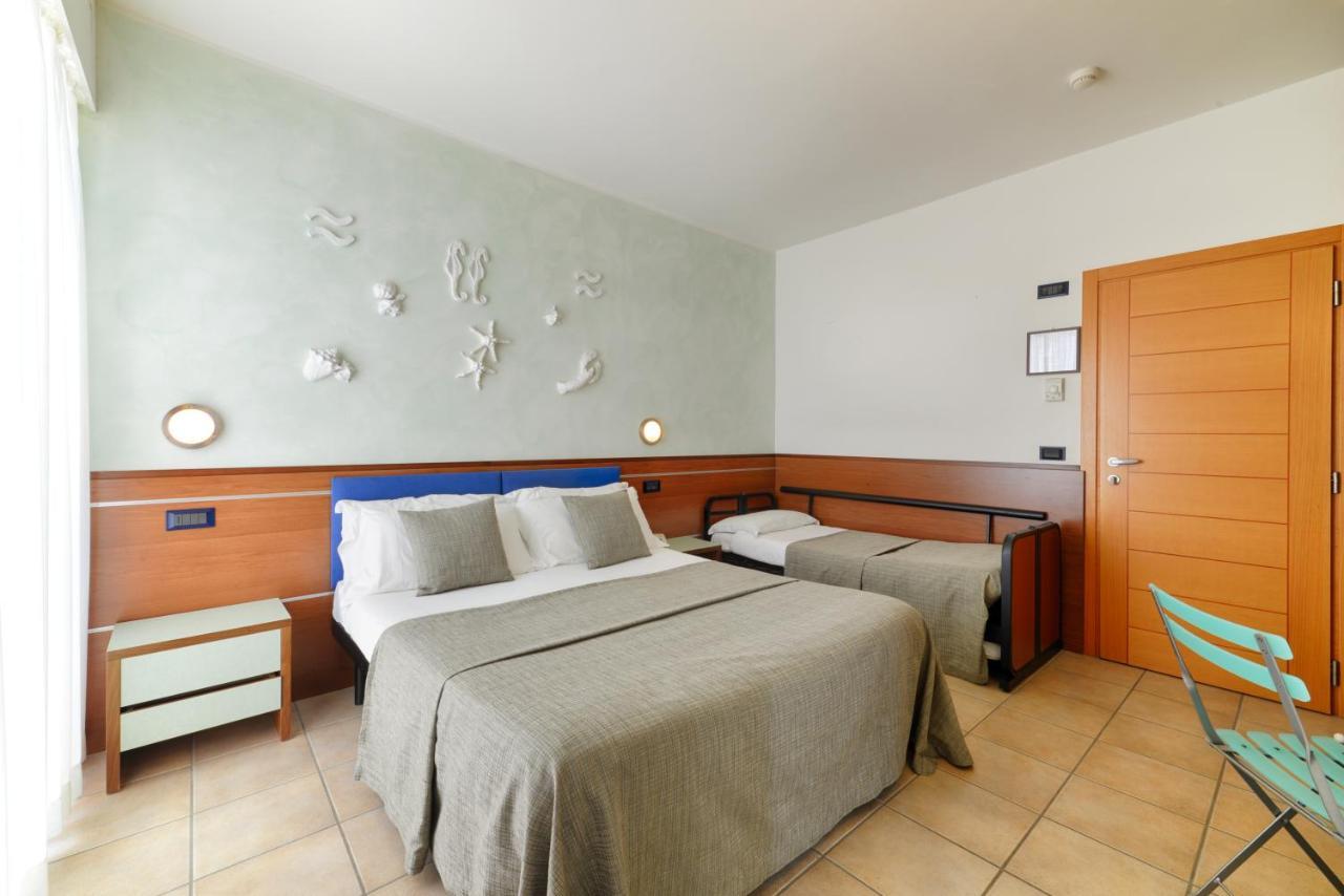 Hotel Rex - Fronte Mare Риччоне Экстерьер фото